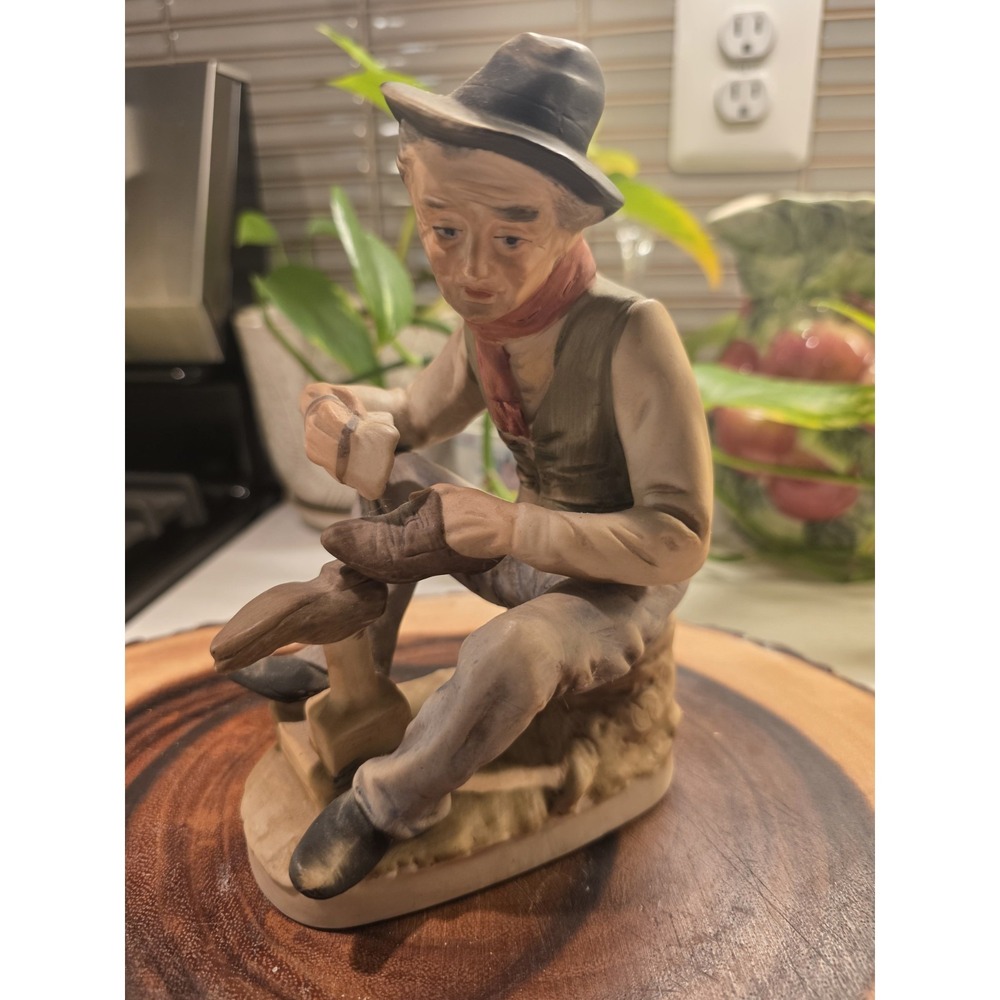 VTG Ardco Japan Porcelain Shoemaker Figurine Dallas Fine Quality Cobbler 1223